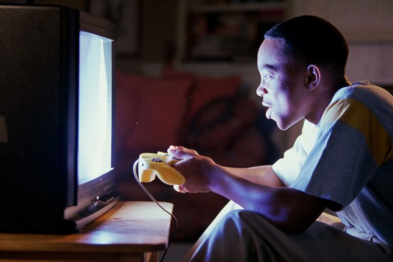Read more about the article How Gaming Can Help Children and Teens Navigate Grief